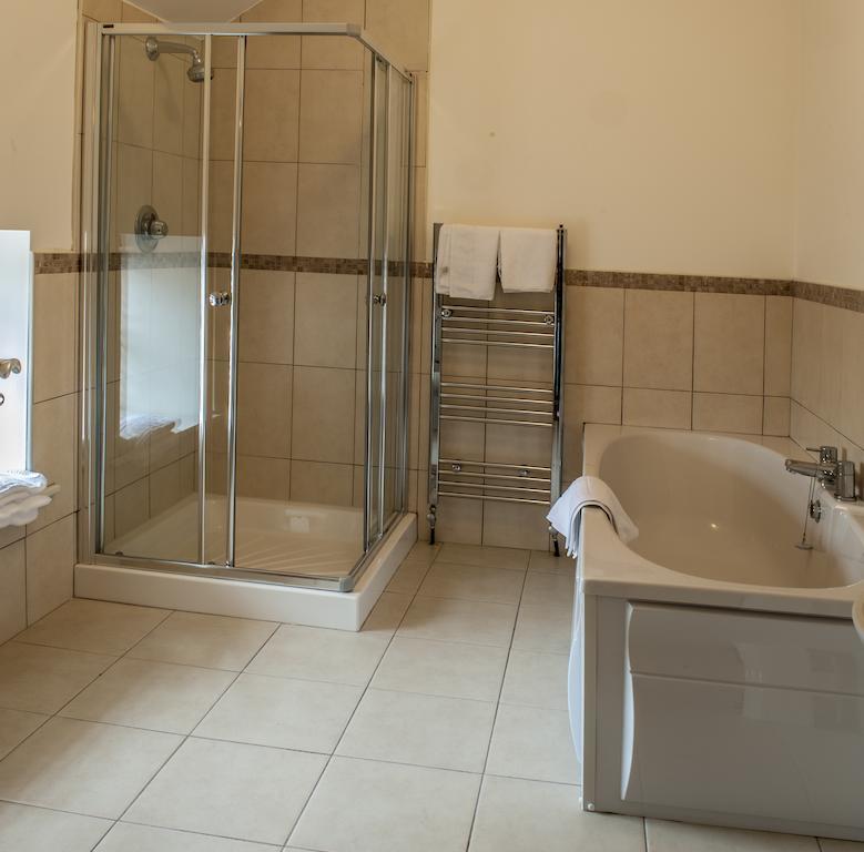 New Forest Estate Lodges Tyrrellspass エクステリア 写真