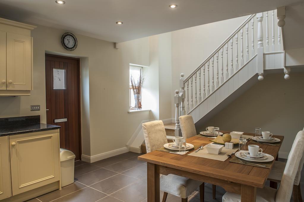 New Forest Estate Lodges Tyrrellspass エクステリア 写真
