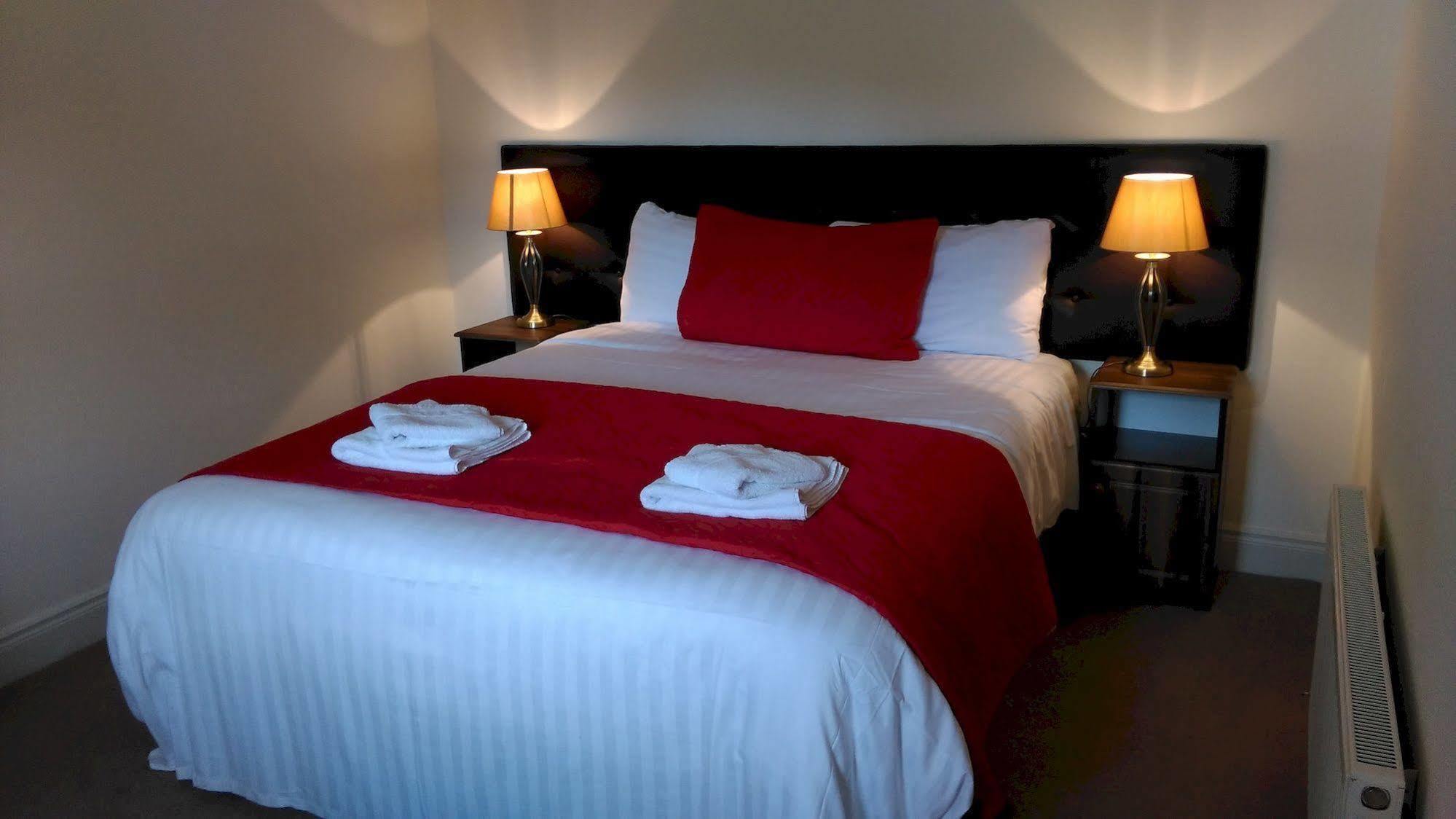 New Forest Estate Lodges Tyrrellspass エクステリア 写真