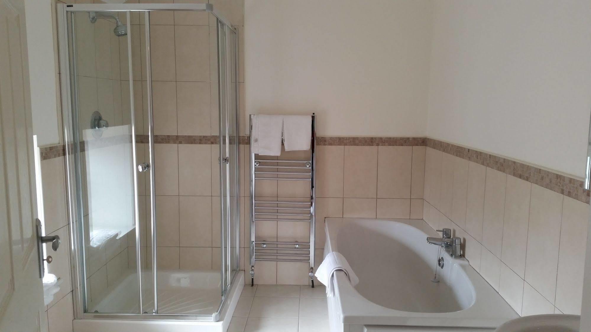 New Forest Estate Lodges Tyrrellspass エクステリア 写真