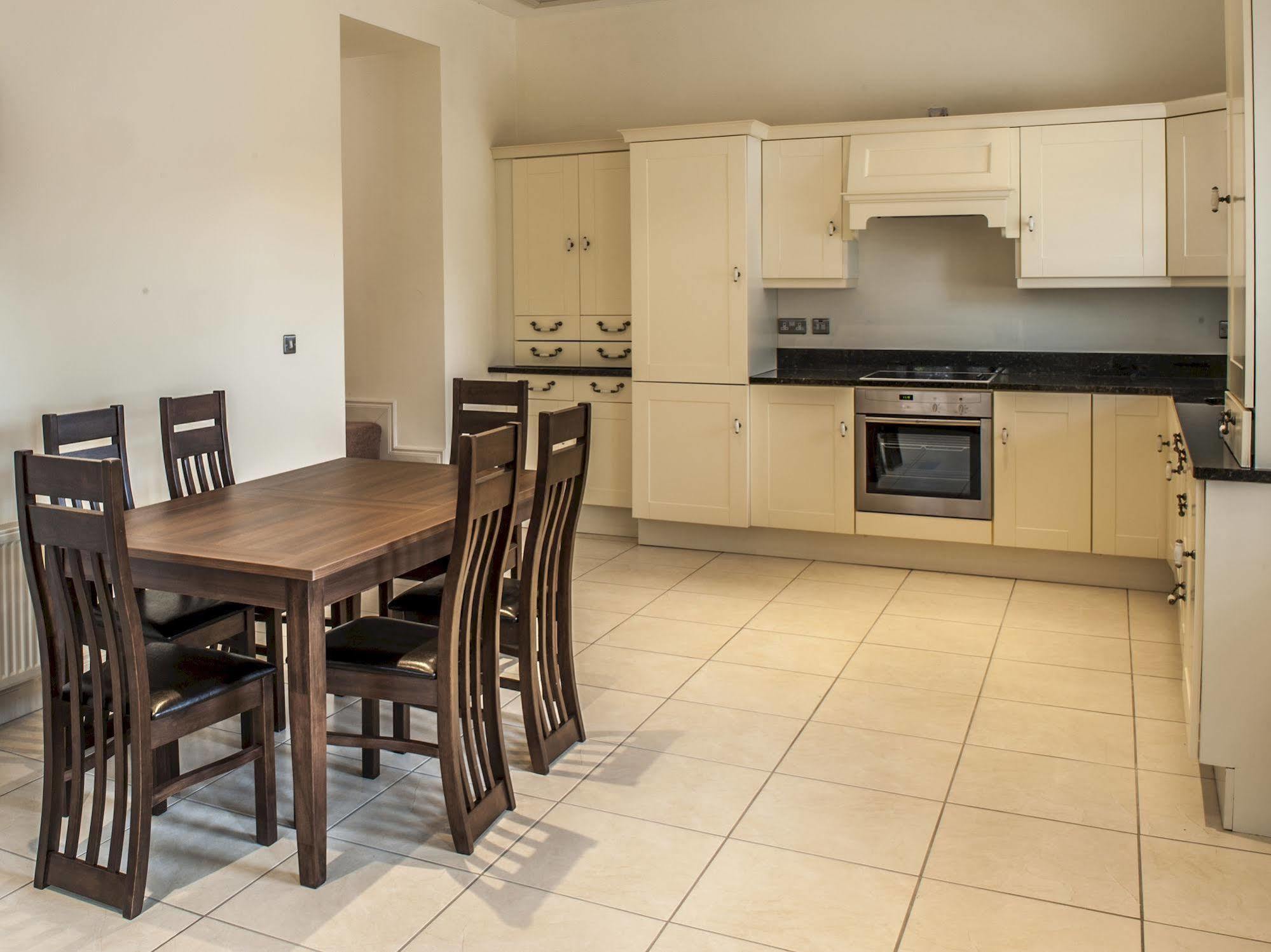 New Forest Estate Lodges Tyrrellspass エクステリア 写真
