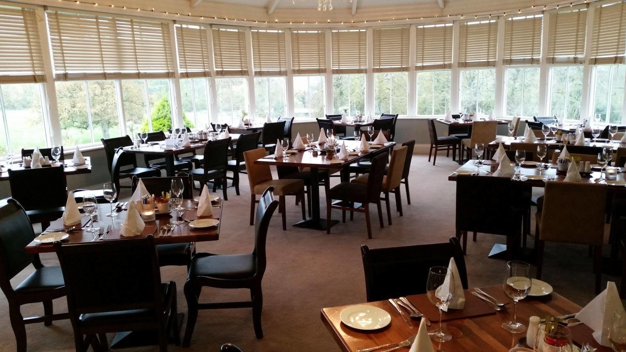 New Forest Estate Lodges Tyrrellspass エクステリア 写真